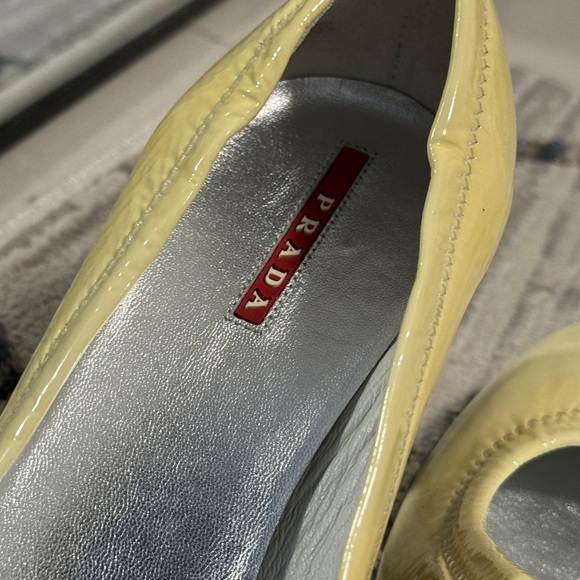 Prada pumps - Picture 4 of 9